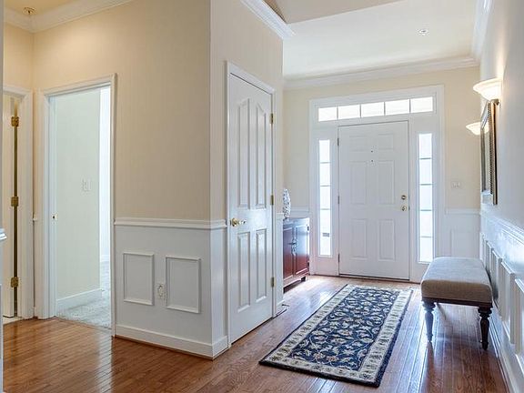 3rd image of 1439 Overlook Way