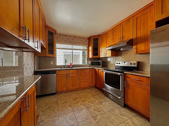 5th image of 670 3rd Ave APT 3