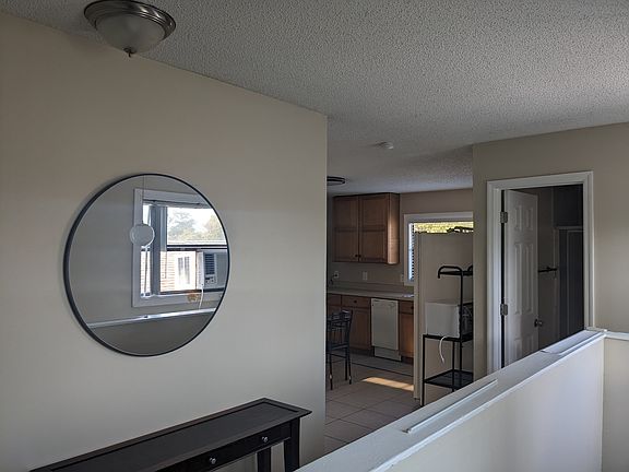 4th image of 478 Eagle Cir