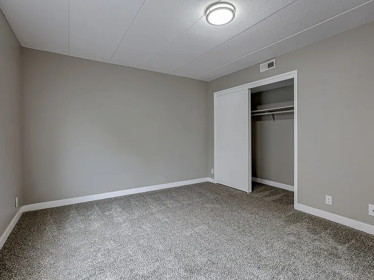 Meadowlark Apts — Photo 28