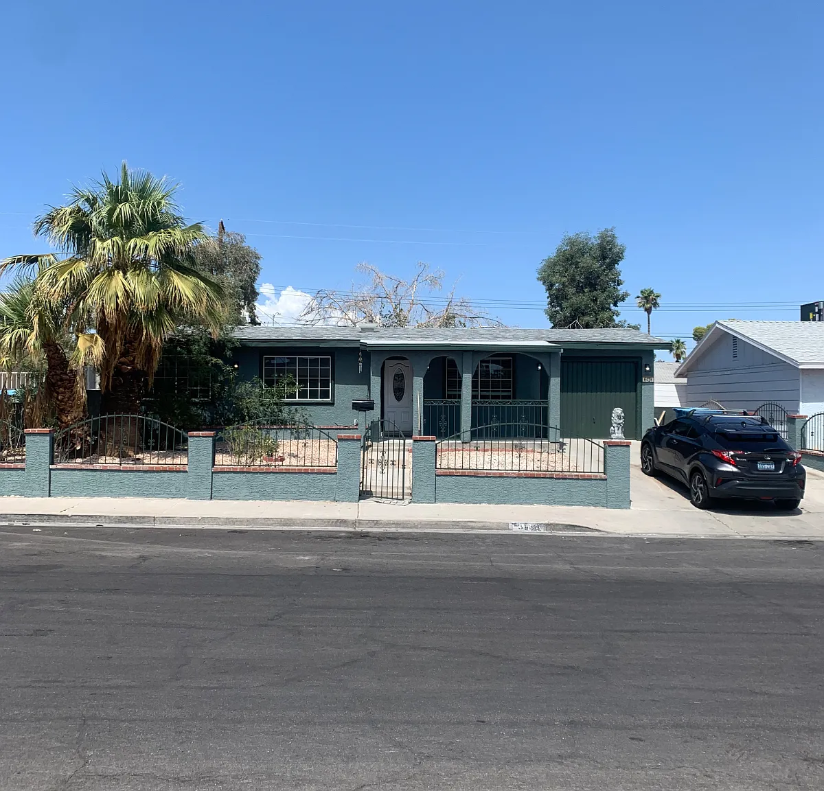 3 bed, 1000 sqft, $2,300 — Photo 2