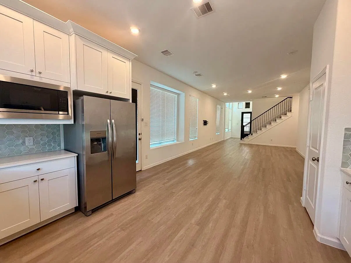 4 bed, 3.5 bath, 2285 sqft, $2,600 — Photo 3