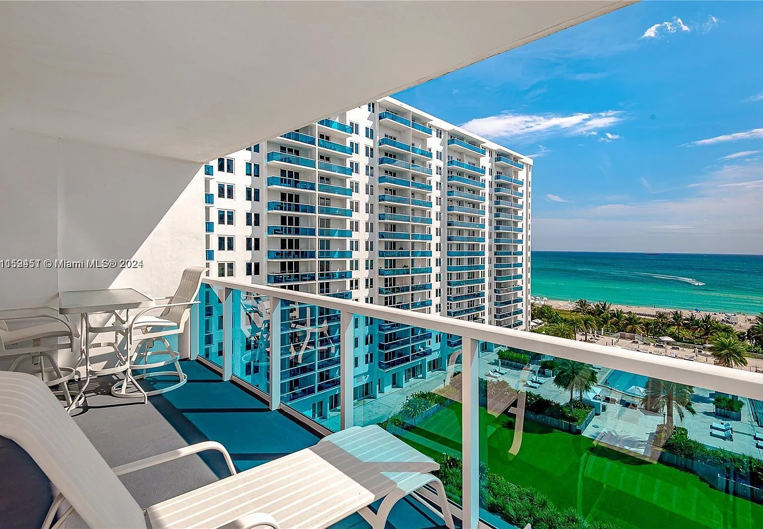 Roney Palace Condo — Photo 2