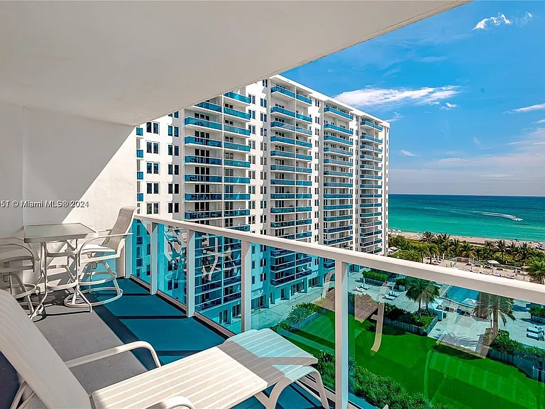 2301 Collins Ave #938 — Photo 2