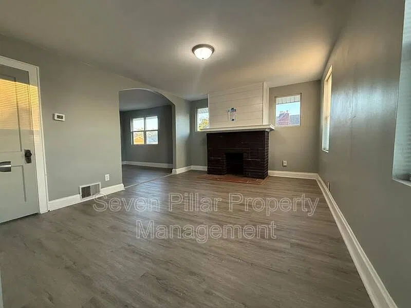 2 bed, 1.0 bath, 1008 sqft, $1,350 — Photo 2