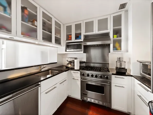 45 Park Avenue 1105 image 2 of 6