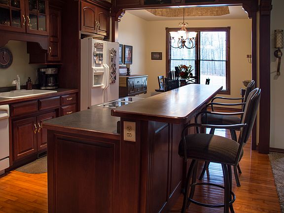 5th image of 1031 Thornberry Creek Dr