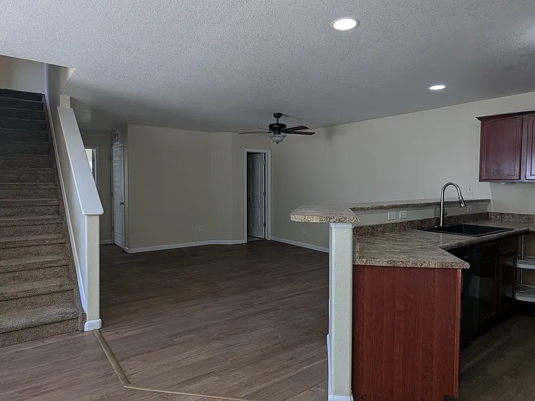 7335 Legacy Point — Photo 4