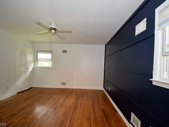 4th image of 1571 Brookside Rd