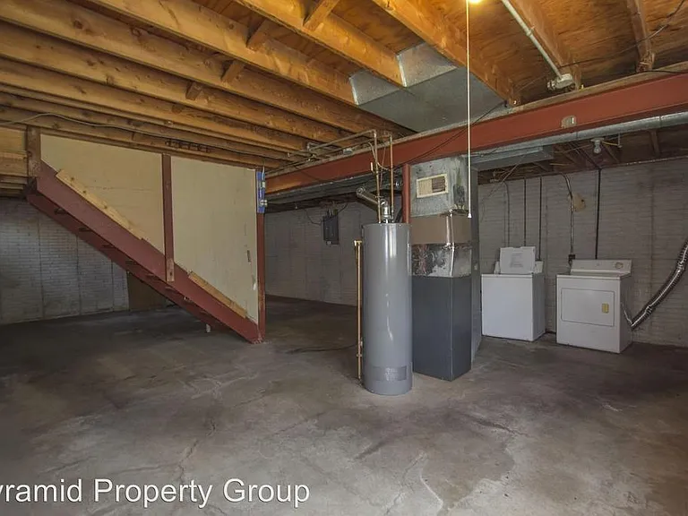 121 E Watrous Ave — Photo 3