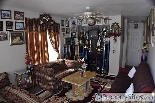 4th image of 1076 S Concord St