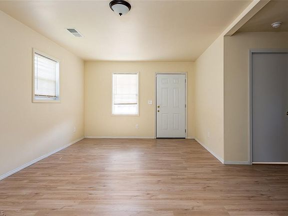 4th image of 2318 Newton St #A