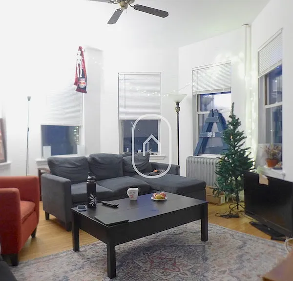 826 Huntington Ave — Photo 4