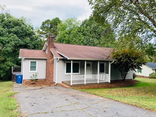 2177 Lynmore Dr, Sherrills Ford, NC 28673