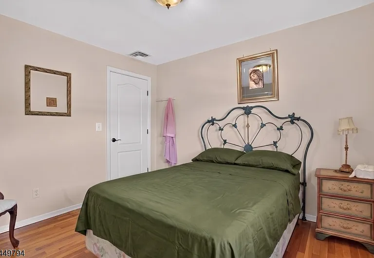 200 N 18th St #1 — Photo 8