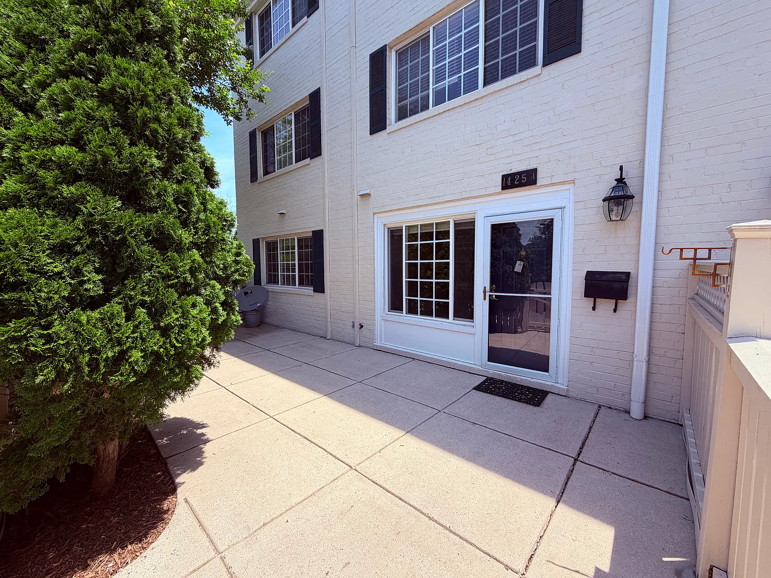 1 bed, 1070 sqft, $2,000 — Photo 1