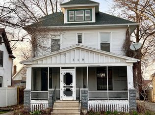 319 W 6th St, Dixon, IL 61021