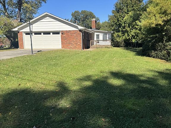 3rd image of 128 Essex Dr