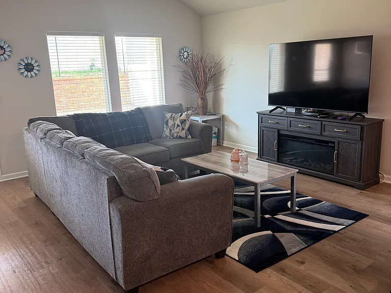 1217 E Stetson Ln — Photo 6