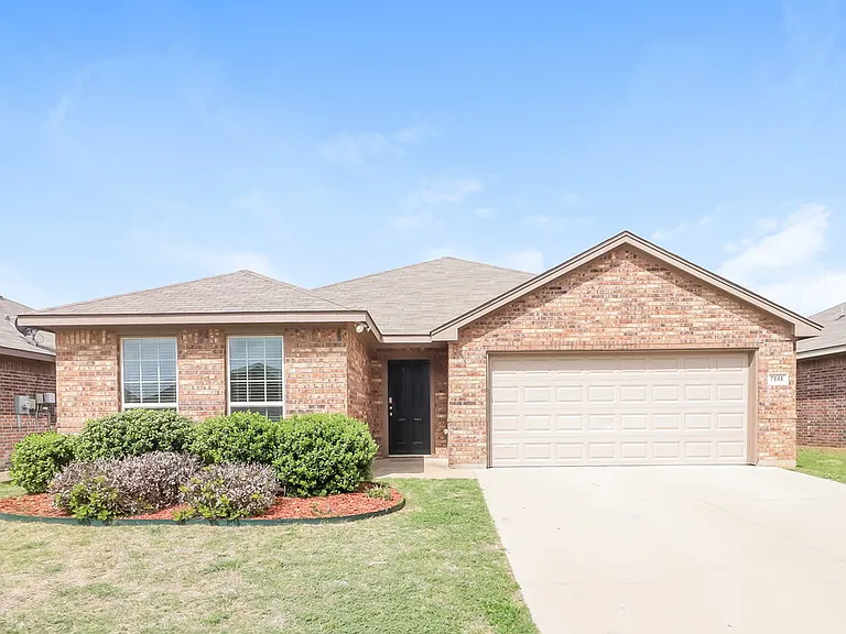7648 Hollow Point Dr — Photo 1