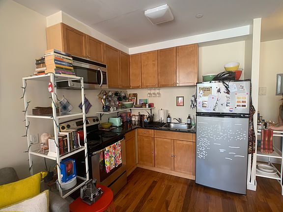 4th image of 73 Pineapple St APT 3R