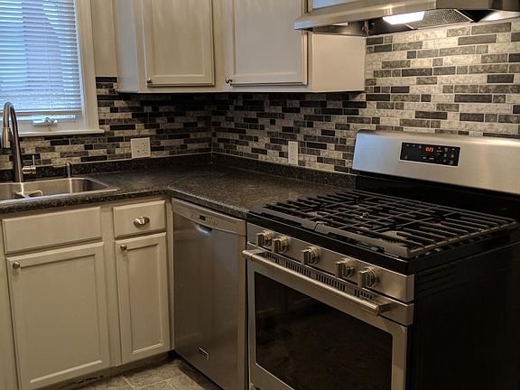 3rd image of 4515 W 62nd St