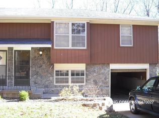 608 E Brier Dr, Olathe, KS 66061