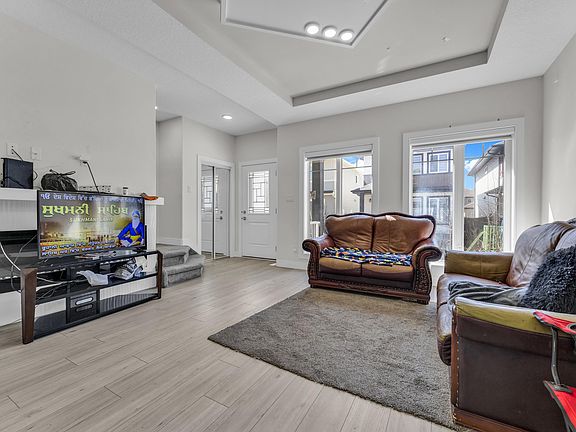 4th image of 1750 25a St NW