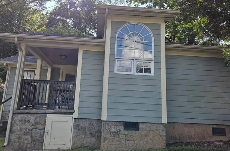 423 Frazier Ave — Photo 2