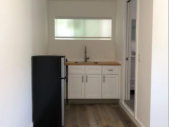 3rd image of 3558 Locke Ave
