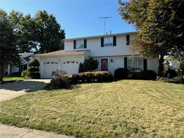 2180 Providence Blvd, Cuyahoga Falls, OH 44221