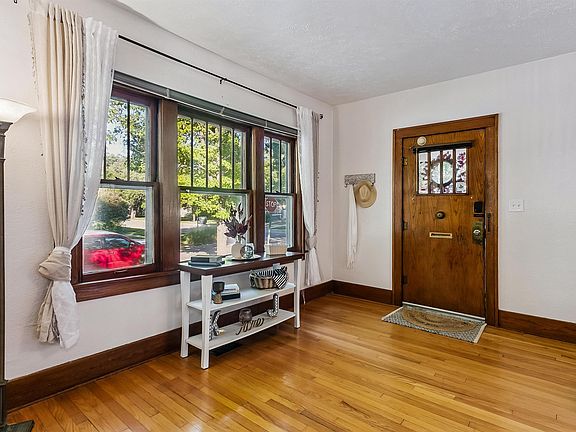5th image of 3103 E English St