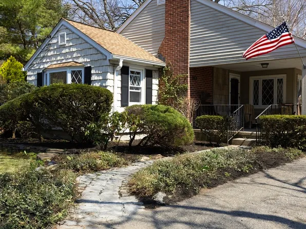 10 Winthrop St, Medway, MA 02053