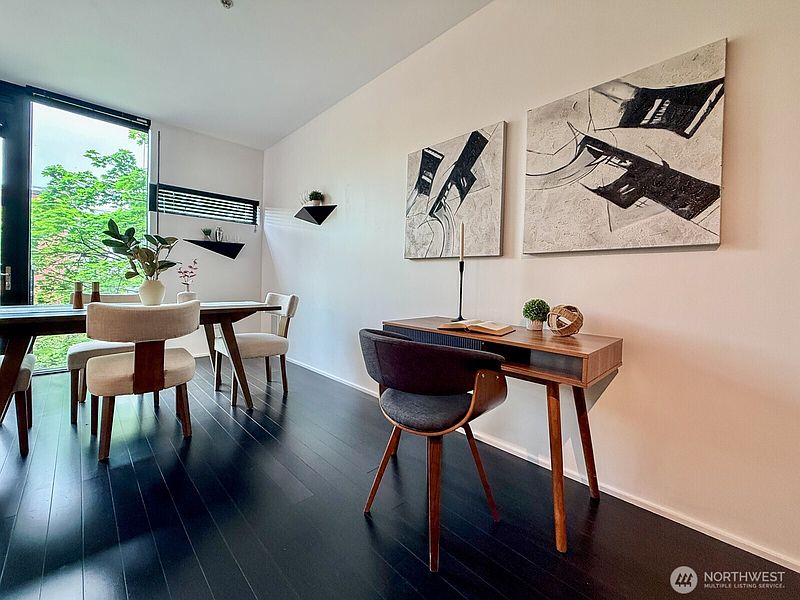 5th image of 1111 E Pike Street #303