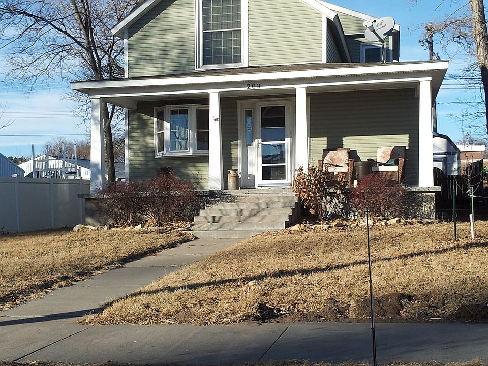 203 W Parallel, Clifton, KS
