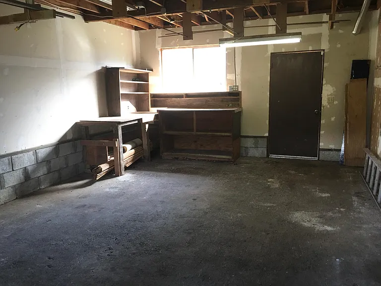 Garage photo #2