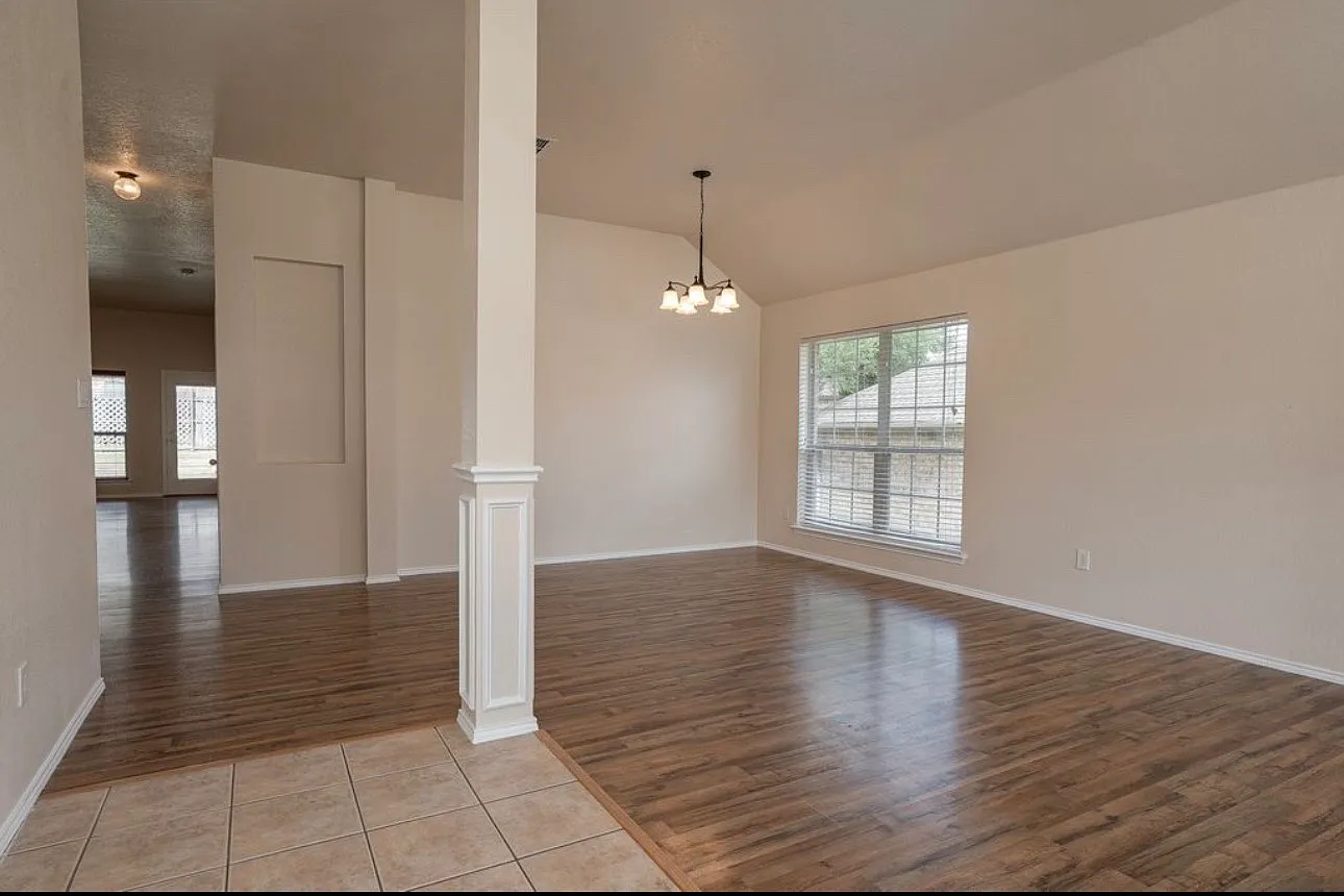 4 bed, 2112 sqft, $2,395 — Photo 3