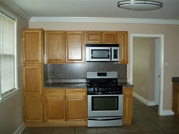 4th image of 3012 Lloyds Ave