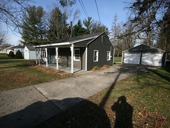 4th image of 443 Lamoreaux Dr NW