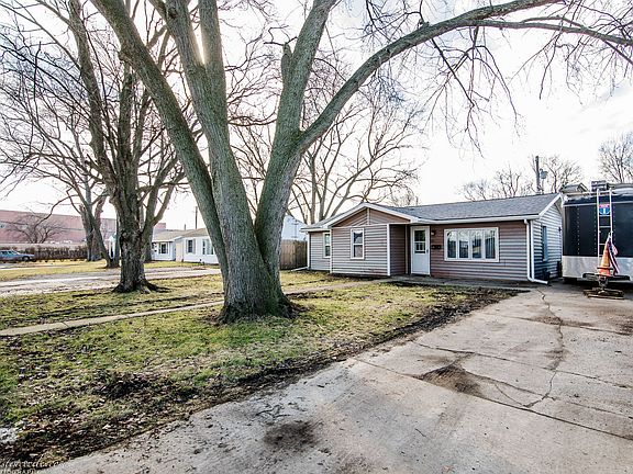 3rd image of 151 N Levasseur Ave