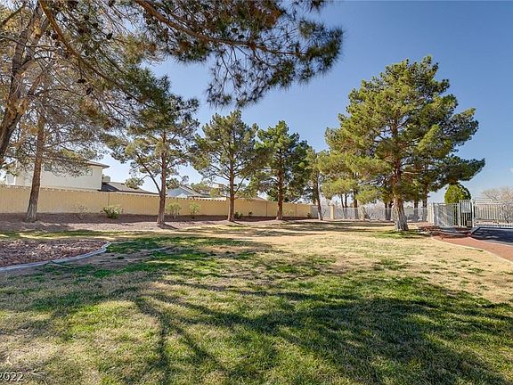 4th image of 1900 N Torrey Pines Dr Unit 103
