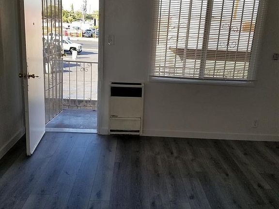 4th image of 10019 S Hoover St #10739557