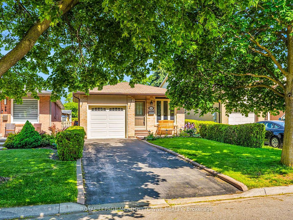1st image of 100 Martindale Cres
