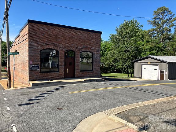 5th image of 157 N Main St