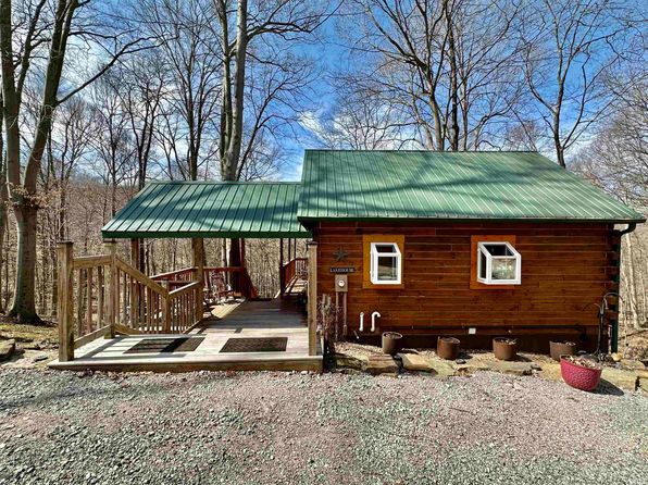 10445 Twin Pines Ln, Birdseye, IN 47513