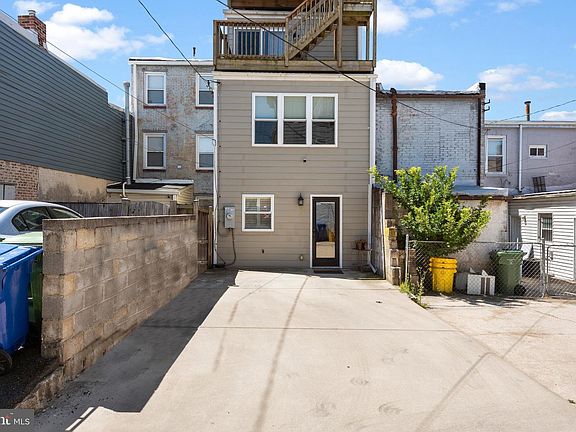 2nd image of 3032 Hudson St
