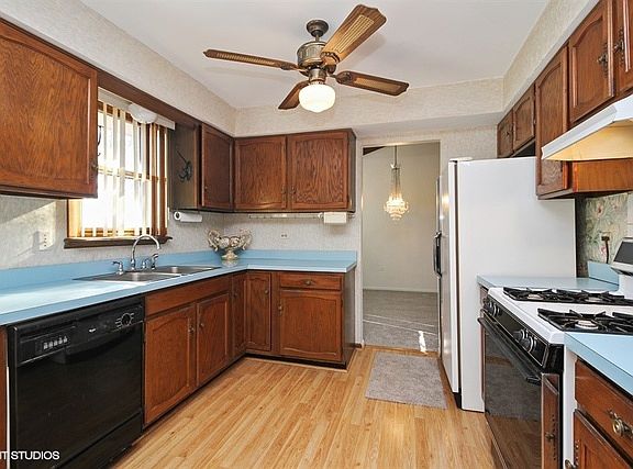 5th image of 8935 Doral Ln