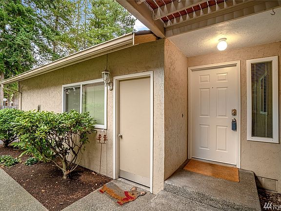Updated Stylish 2 story townhome with garage near charming downtown Edmonds and close by public transportation.