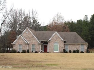 12190 Whispering Pines Dr, Olive Branch, MS 38654