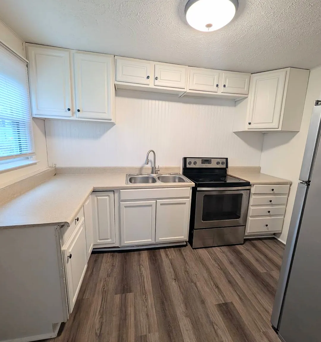 401 Amber St — Photo 4